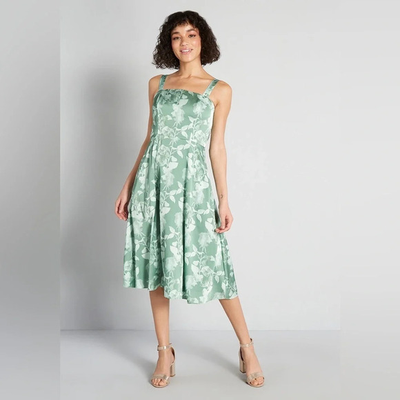 MODCLOTH x HUTCH‎ Fit and Flare Dress in Green Floral - Picture 1 of 8